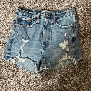 Abercrombie & Fitch High Rise ‘Mom Shorts’
